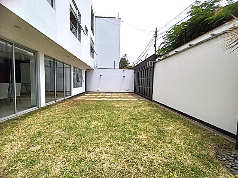 Exclusiva Residencia en Alquiler Urb. Aurora Miraflores 4 Dormitorios 4 Baños AT. 315 mt.