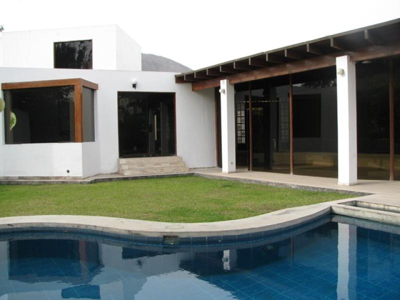 Magnifica Residencia en Venta Frente al Club La Laguna La Molina 5 Dormitorios A.T. 766