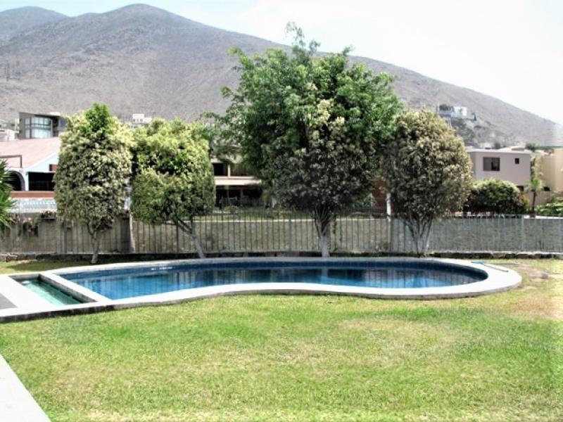 Magnifica Residencia en Venta Frente al Club La Laguna La Molina 5 Dormitorios A.T. 766