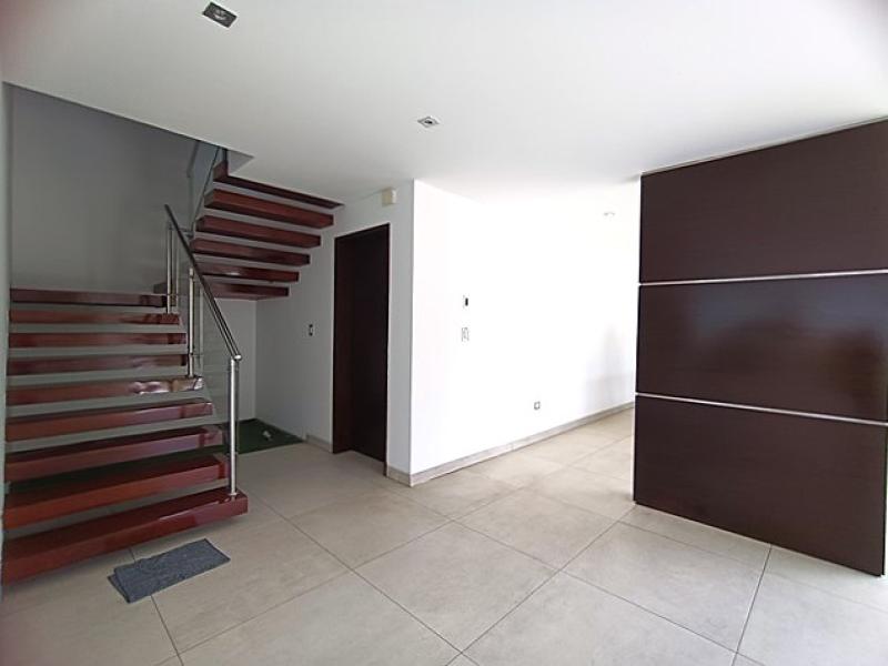 Exclusiva Residencia en Alquiler Urb. Aurora Miraflores 4 Dormitorios 4 Baños AT. 315 mt.