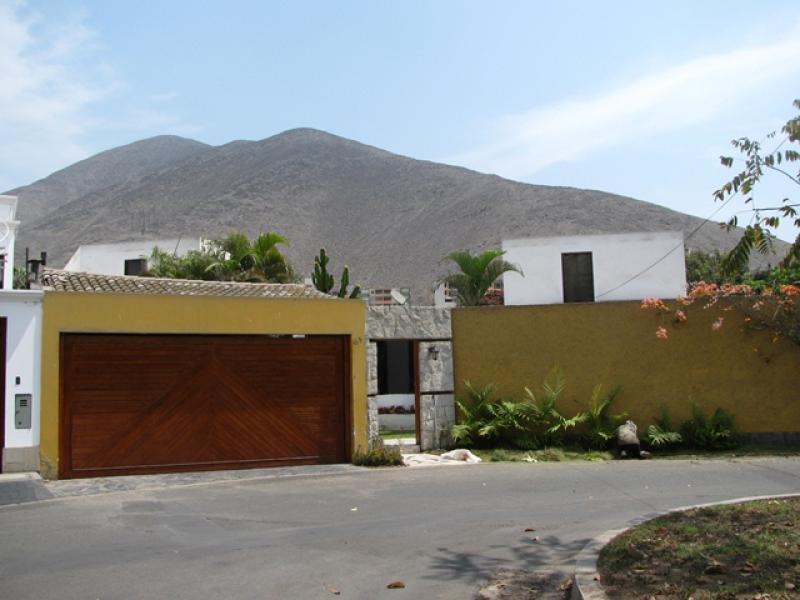 Magnifica Residencia en Venta Frente al Club La Laguna La Molina 5 Dormitorios A.T. 766