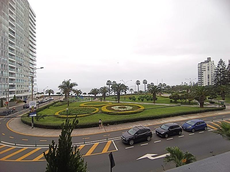 Exclusivo Departamento en Malecon Miraflores Frente al Mar en Venta 3 Dorm. A.C. 184 mt.