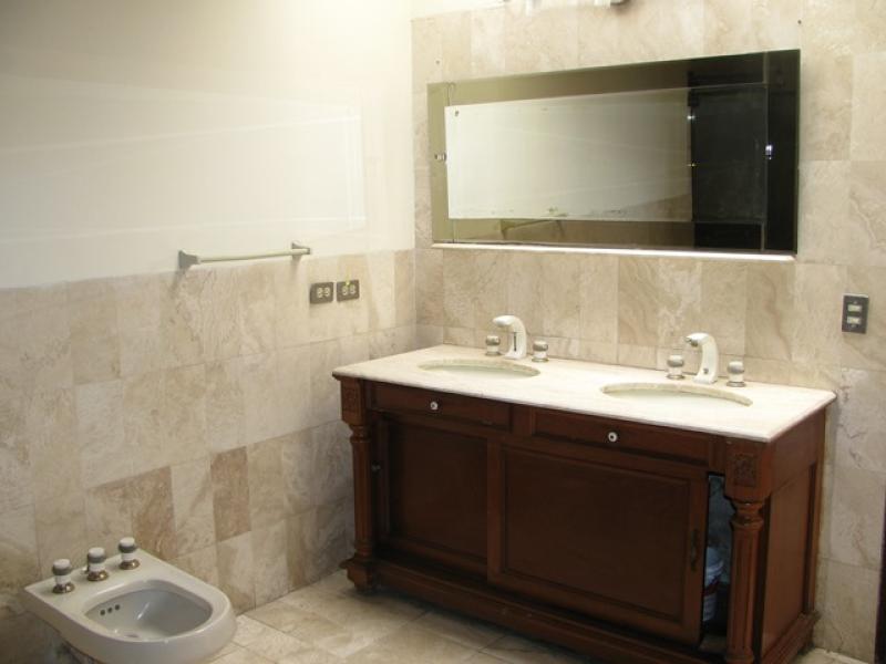 Magnifica Residencia en Venta Frente al Club La Laguna La Molina 5 Dormitorios A.T. 766