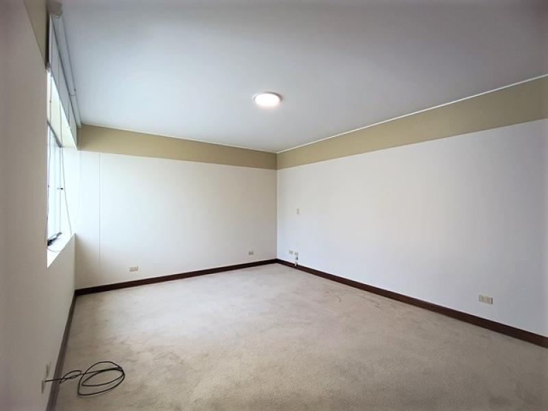 Dpto. en Alq. CHACARILLA - Surco Zona Exclusiva 3 Dorm. A.C. 241.40  $1,800