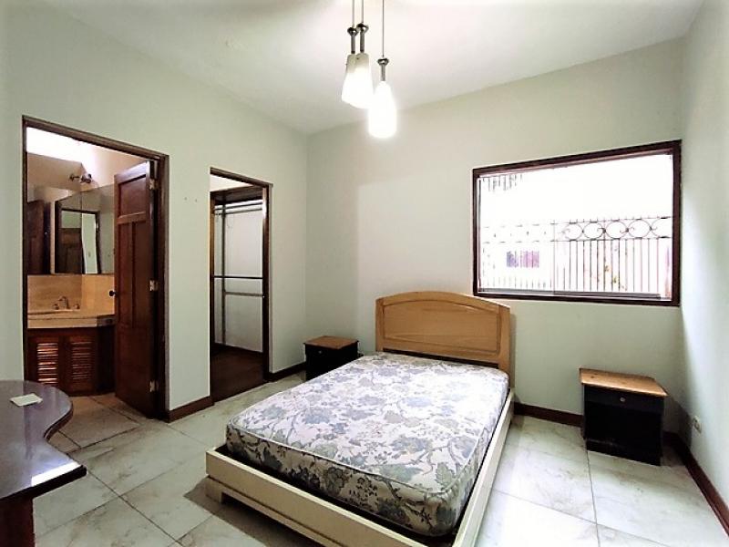 Casa en Alquiler en Zona Exclusiva de San Isidro  4 Dormitorios