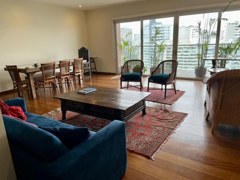 Departamento en Alquiler de Lujo en MIRAFLORES 3 Balcones 3 Dorm. $2,800  A.C. 216