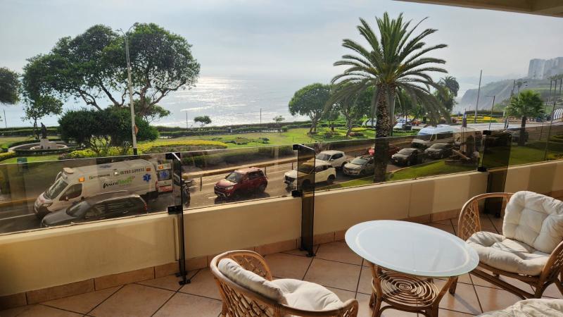 Departamento en Alquiler Frente al Mar en Miraflores 3 Dorm. $3,500