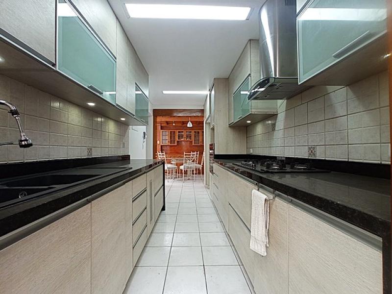 Casa en ALQUILER en Monterrico Surco JARDIN 5 dormitorios A.T. 300 mt. $2,500