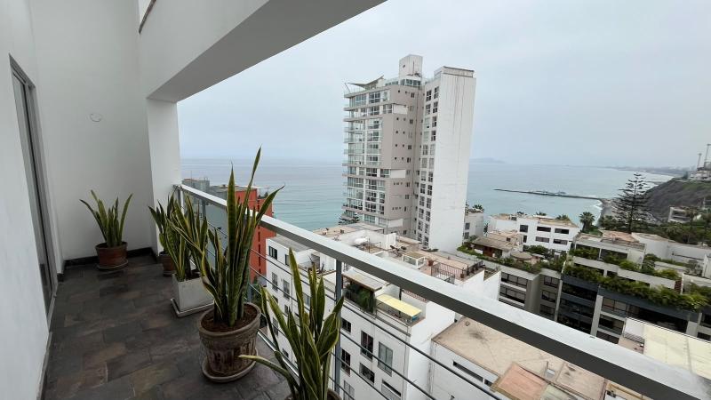 Departamento en Alquiler de Lujo en MIRAFLORES 3 Balcones 3 Dorm. $2,800  A.C. 216