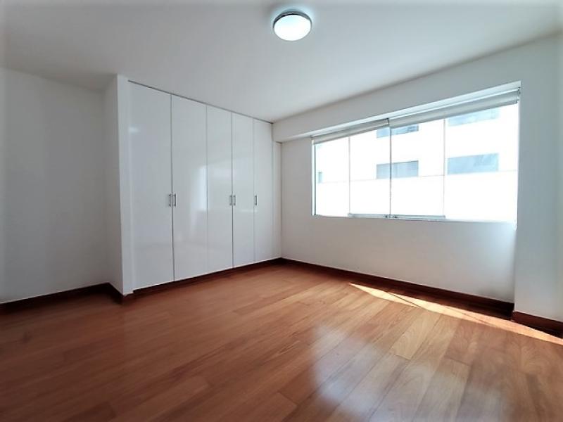 Departamento en Alquiler Urb. Chacarilla Surco 3 dormitorios A.C. 205 mt. $1,800