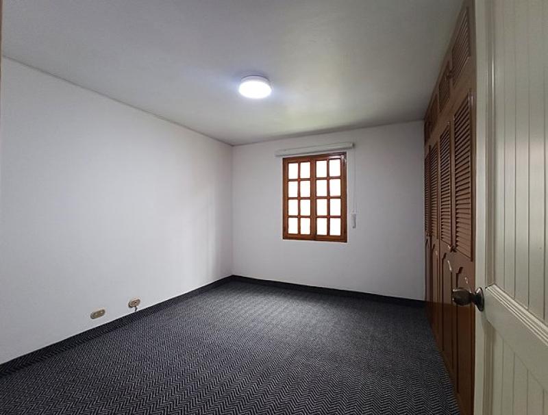 Casa en ALQUILER en Monterrico Surco JARDIN 5 dormitorios A.T. 300 mt. $2,500