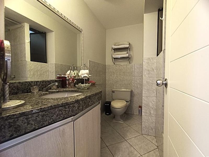 Dpto. en Venta Miraflores áreas Comunes 2 dormitorios + escritorio $210,000 AC. 89 mt.