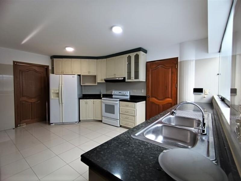 Dpto. en Alq. CHACARILLA - Surco Zona Exclusiva 3 Dorm. A.C. 241.40  $1,800