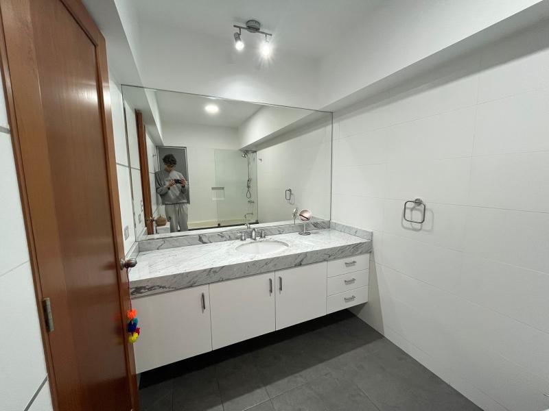 Departamento en Alquiler de Lujo en MIRAFLORES 3 Balcones 3 Dorm. $2,800  A.C. 216