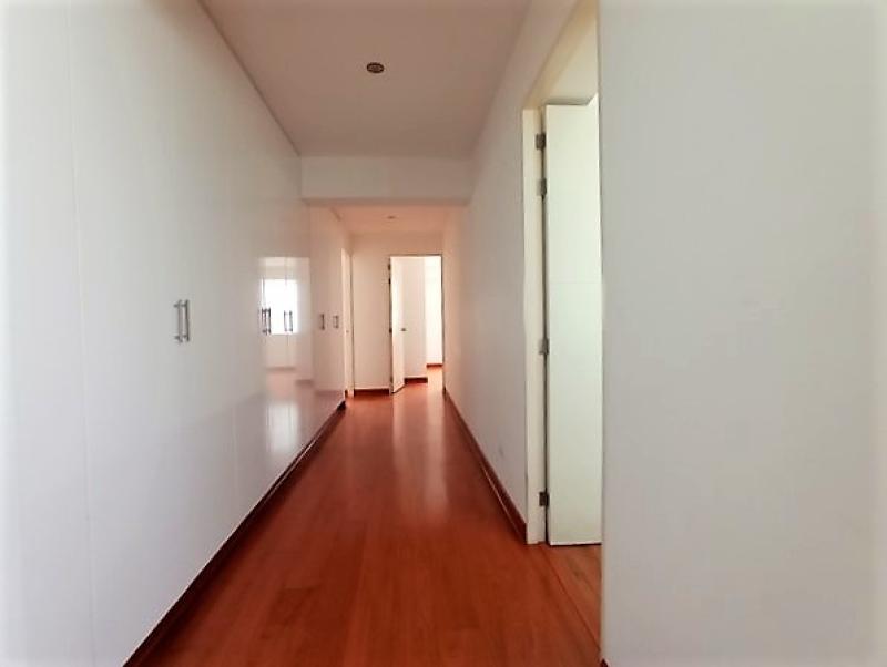 Departamento en Alquiler Urb. Chacarilla Surco 3 dormitorios A.C. 205 mt. $1,800