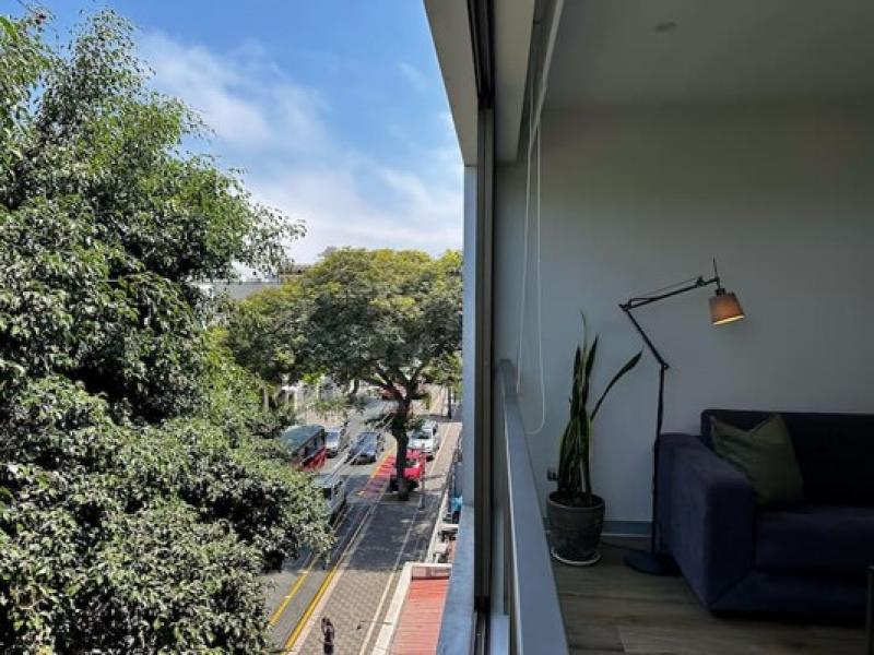 Departamento en Venta en Pleno Corazón de Barranco 1 Dorm. 1.5 Baño $215,000 A.C. 74 mt.