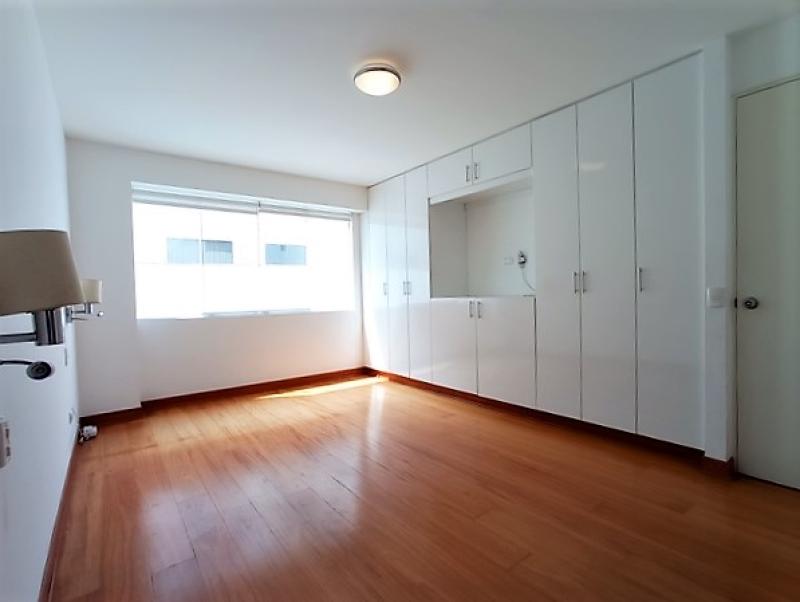 Departamento en Alquiler Urb. Chacarilla Surco 3 dormitorios A.C. 205 mt. $1,800