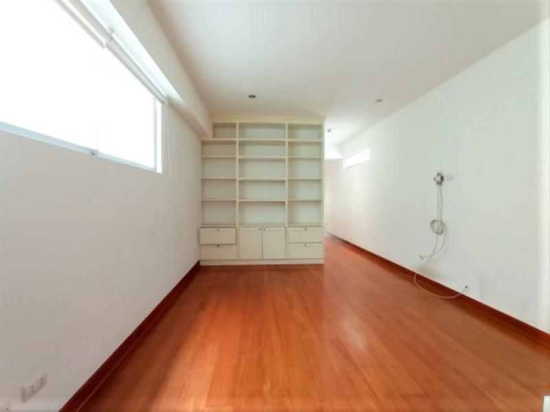 Departamento en Alquiler Urb. Chacarilla Surco 3 dormitorios A.C. 205 mt. $1,800