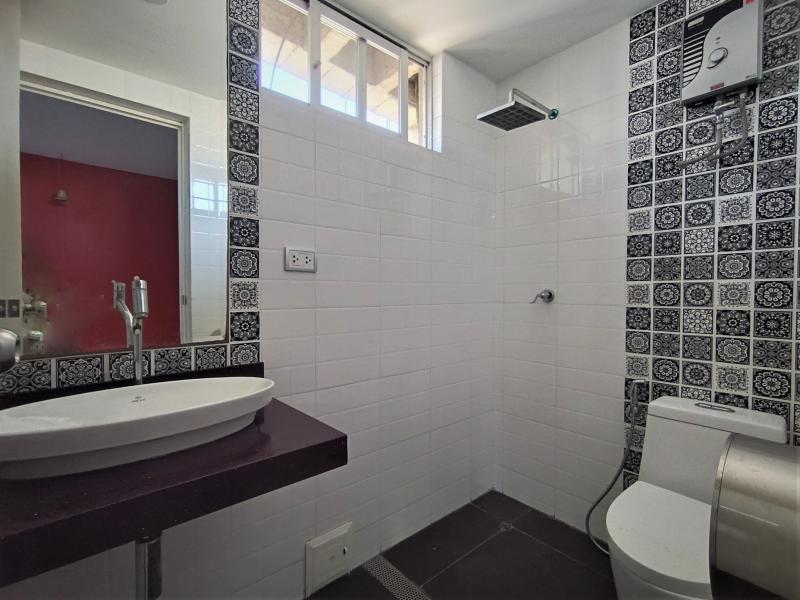 Oficina/Vivienda en el Corazón de Miraflores Venta 2 Ambientes A.C. 49 mt. $105,000