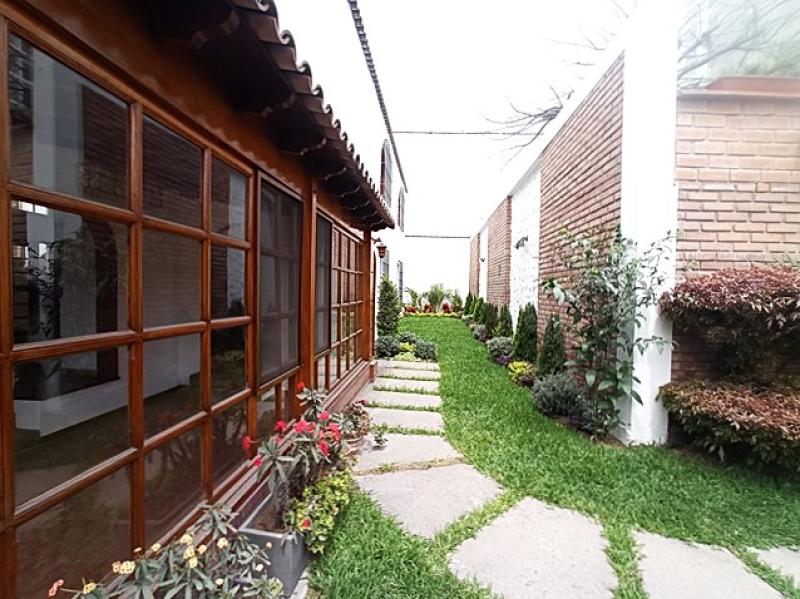 Casa en ALQUILER en Monterrico Surco JARDIN 5 dormitorios A.T. 300 mt. $2,500