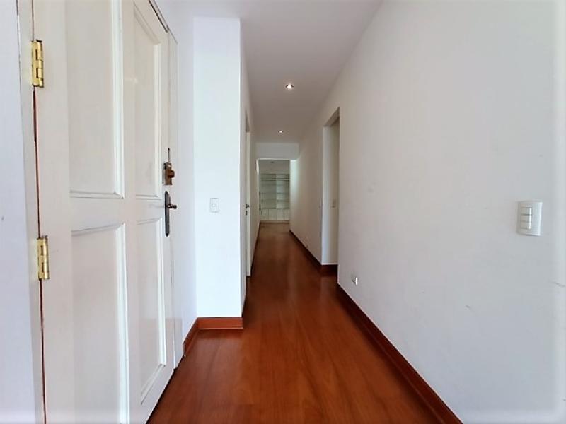 Departamento en Alquiler Urb. Chacarilla Surco 3 dormitorios A.C. 205 mt. $1,800