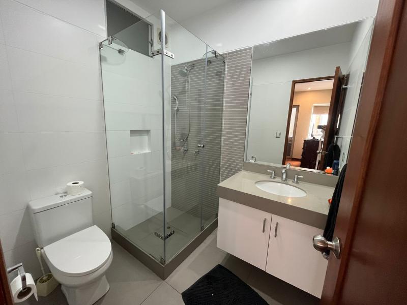Departamento en Alquiler de Lujo en MIRAFLORES 3 Balcones 3 Dorm. $2,800  A.C. 216