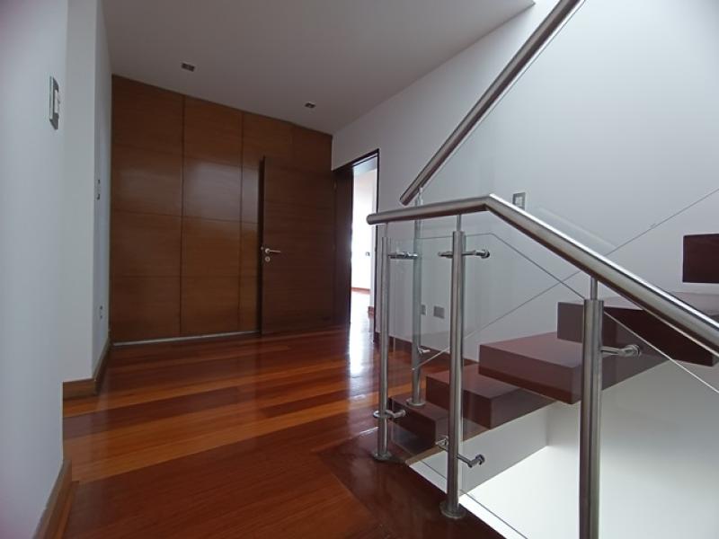 Exclusiva Residencia en Venta en Urb. Aurora Miraflores 4 Dormitorios 4 Baños A.T  315 mt.