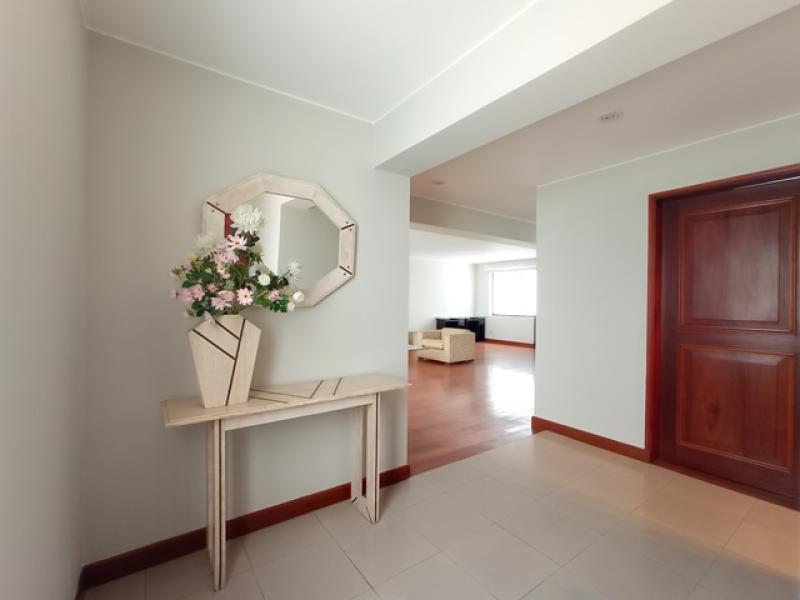 Dpto. en Vta. Zona Exclusiva de Chacarilla Surco 3 Dorm. $375,000 A.C. 198 MT.