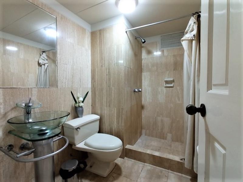 Departamento Dúplex en Alquiler en Miraflores Frente al Mar 2 dormitorios $1,600 A.C. 100