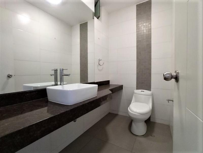 Departamento en Alquiler Urb. Chacarilla Surco 3 dormitorios A.C. 205 mt. $1,800