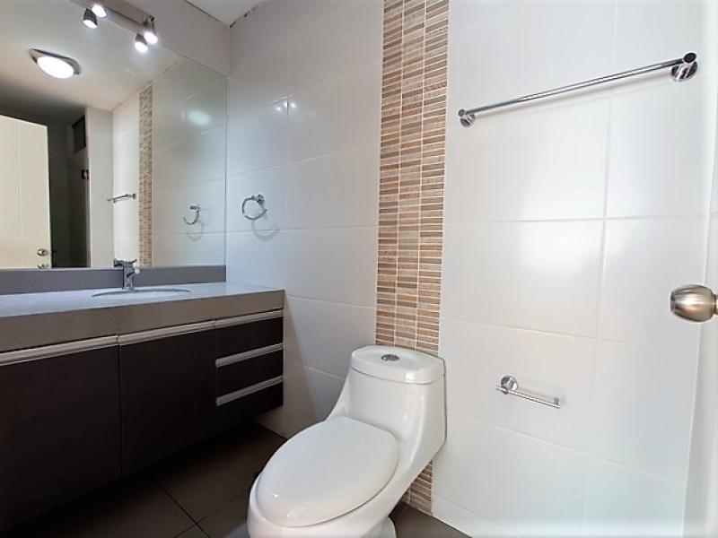 Departamento en Alquiler Urb. Chacarilla Surco 3 dormitorios A.C. 205 mt. $1,800