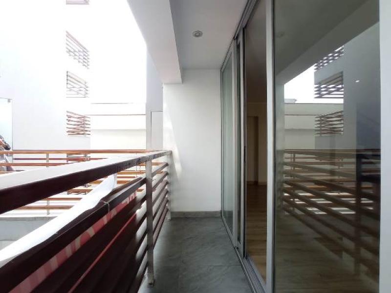 Departamento Dúplex en Alquiler Urb. Aurora Miraflores 3 Dormitorios $1,450 A.C. 170 mt.