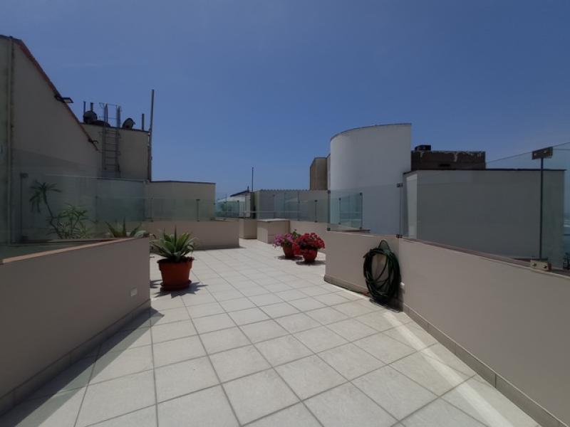 Estupendo Pent-house Triplex en Alquiler en Barranco 4 Dorm. $3,300 A.O. 480 mt.