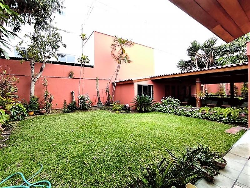 Casa en Alquiler en Zona Exclusiva de San Isidro  4 Dormitorios