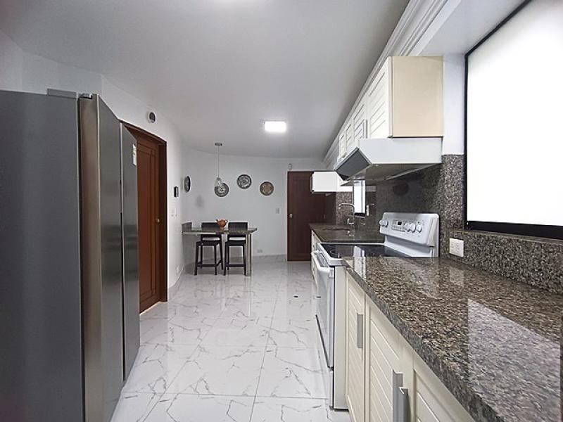 Exclusivo Dpto. Frente al Mar en Malecón Cisneros en Alquiler 3 Dorm. A.C. 198 mt. $2,600