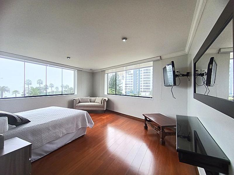 Exclusivo Dpto. Frente al Mar en Malecón Cisneros en Alquiler 3 Dorm. A.C. 198 mt. $2,600