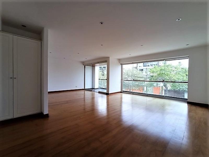 Departamento en Alquiler Urb. Chacarilla Surco 3 dormitorios A.C. 205 mt. $1,800