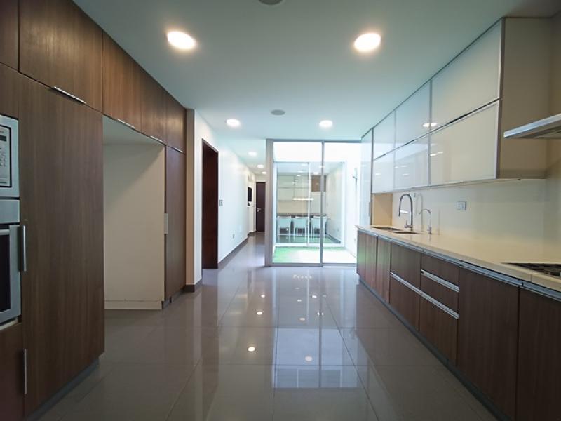 Exclusiva Residencia en Alquiler Urb. Aurora Miraflores 4 Dormitorios 4 Baños AT. 315 mt.