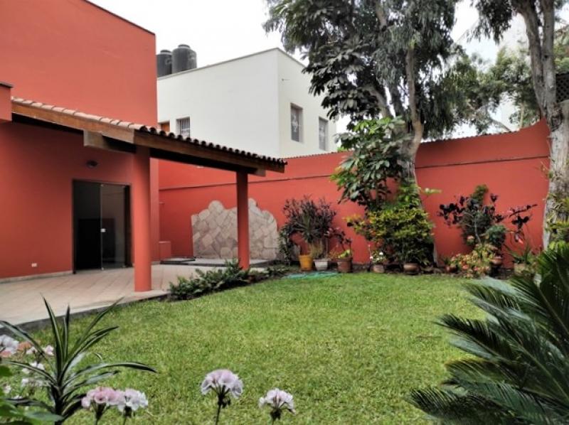 Casa en Alquiler en Zona Exclusiva de San Isidro  4 Dormitorios