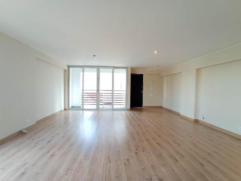Departamento Dúplex en Alquiler Urb. Aurora Miraflores 3 Dormitorios $1,450 A.C. 170 mt.