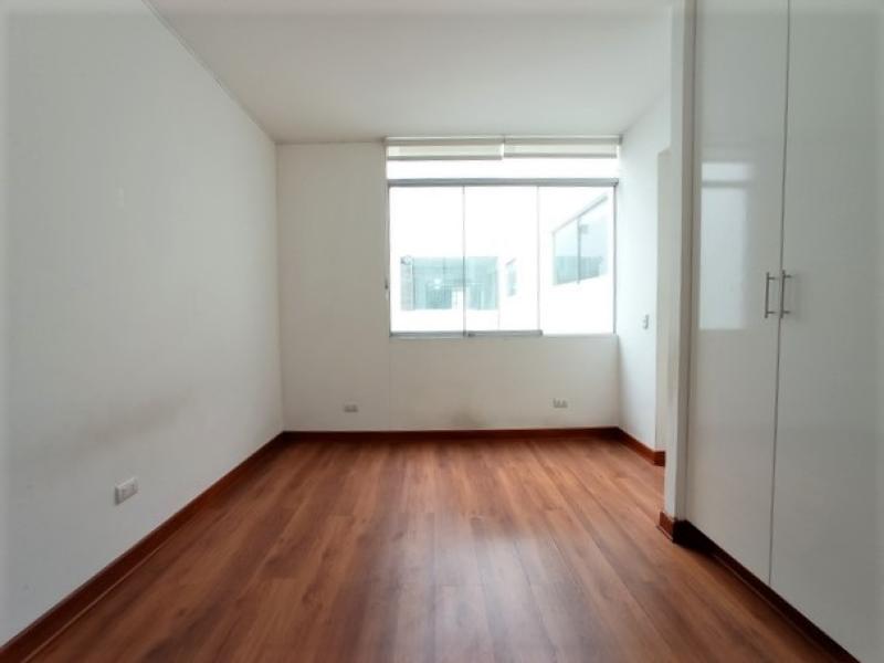 Departamento en Alquiler Urb. Chacarilla Surco 3 dormitorios A.C. 205 mt. $1,800